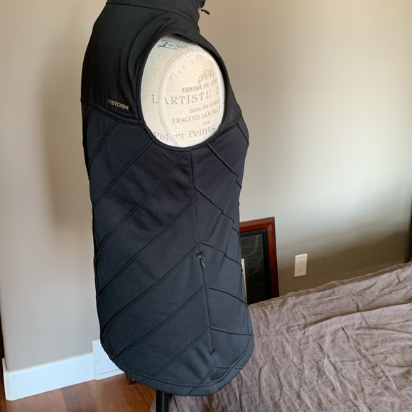 Scotsdale Underarmor golf vest. Black and fits long. 2 side zippers. - Picture 3 of 8